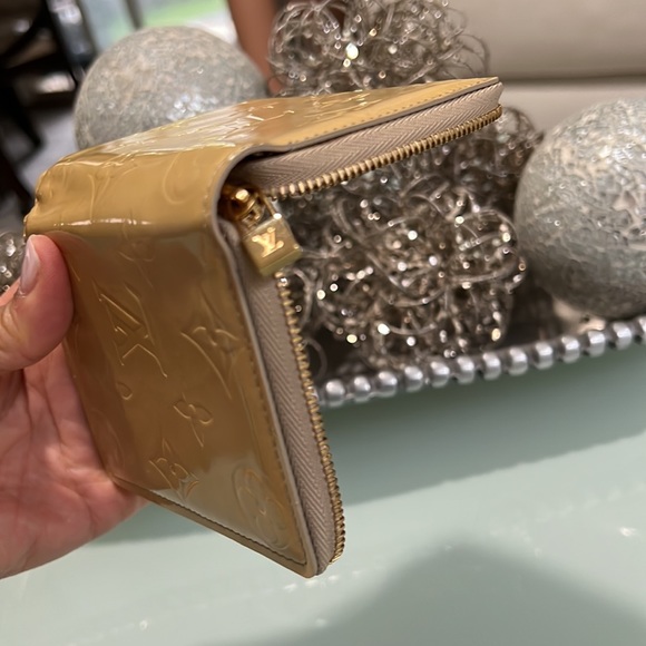 Louis Vuitton Vernis Enamel Patent Leather Broom Zip Around Wallet - Picture 6 of 8